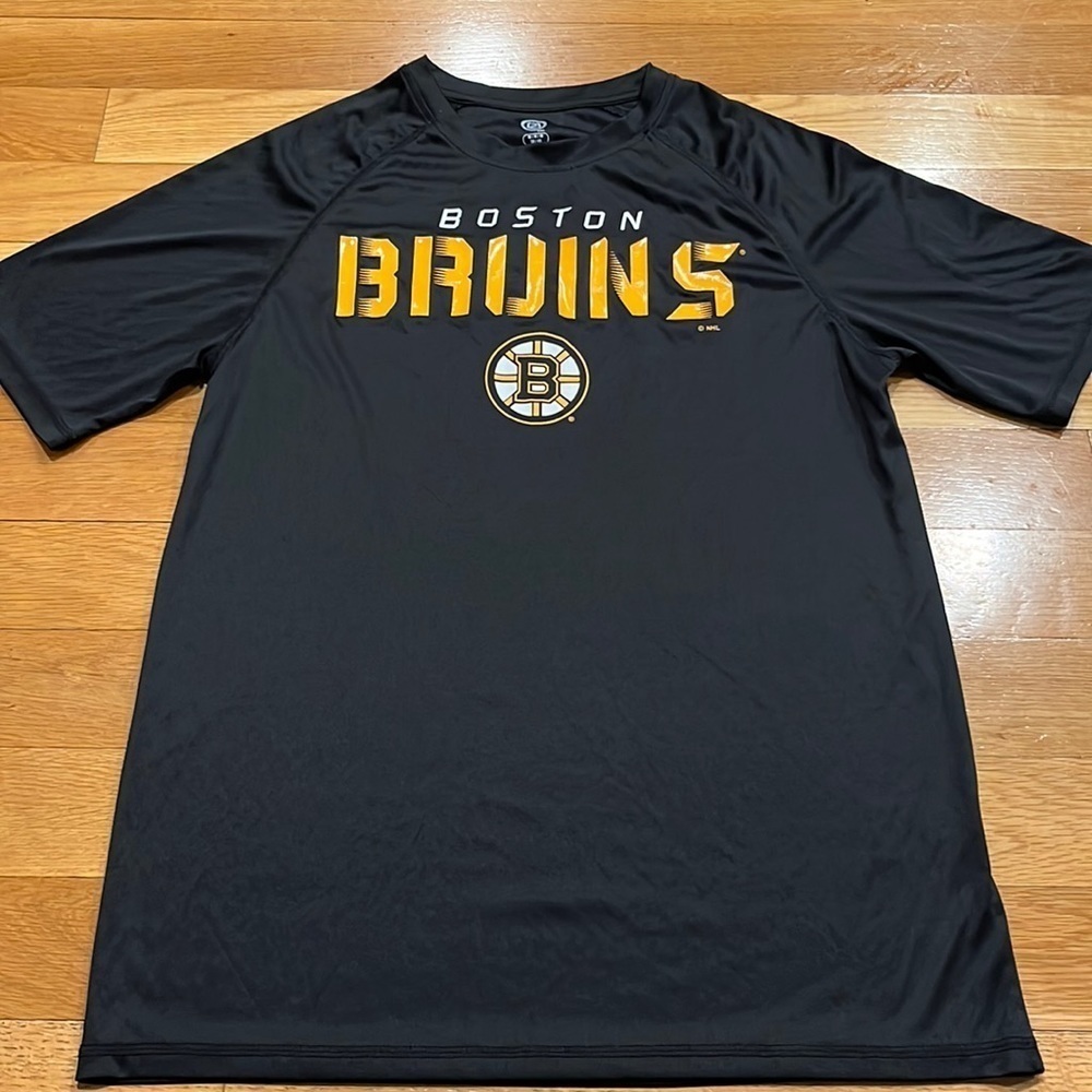 NHL  Boston Bruins men short sleeve shirt size medium.